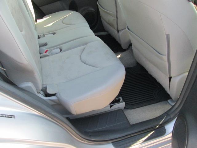 Toyota RAV4 2010 photo 17