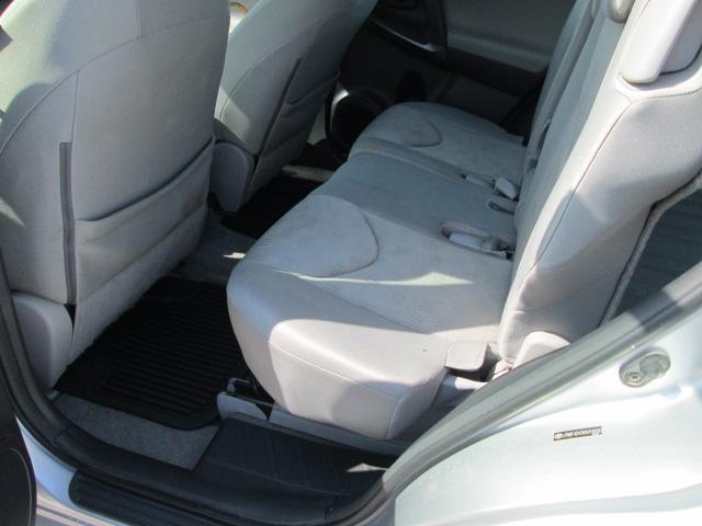 Toyota RAV4 2010 photo 18