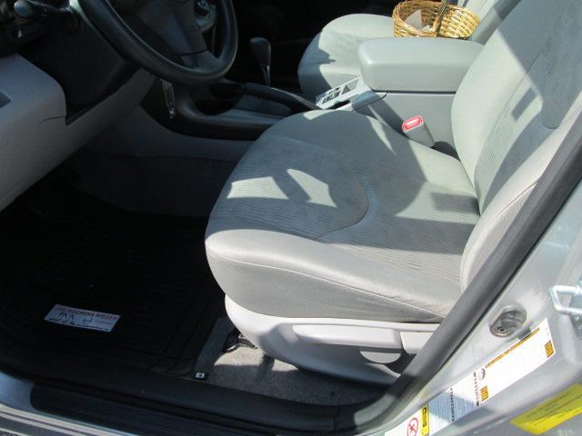 Toyota RAV4 2010 photo 26