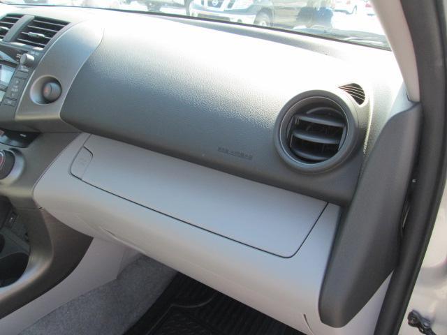 Toyota RAV4 2010 photo 28