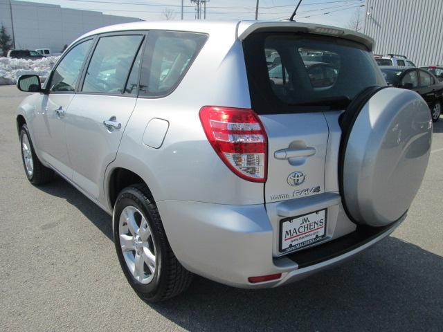 Toyota RAV4 2010 photo 8