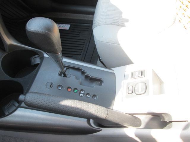 Toyota RAV4 2010 photo 9