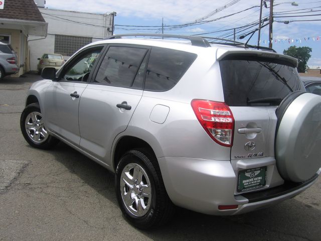 Toyota RAV4 2010 photo 4