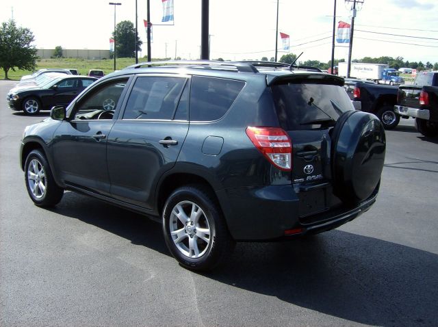 Toyota RAV4 2010 photo 2