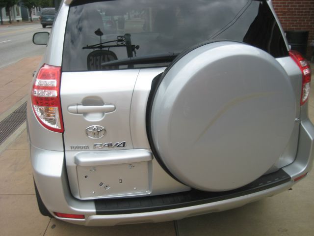 Toyota RAV4 2010 photo 19