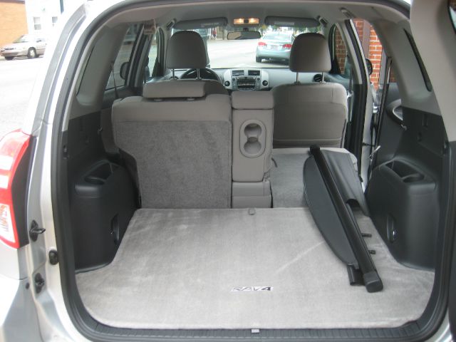 Toyota RAV4 2010 photo 2