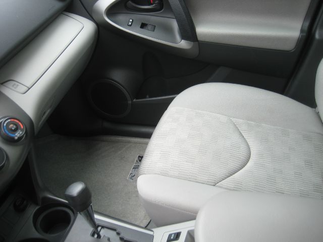 Toyota RAV4 2010 photo 21