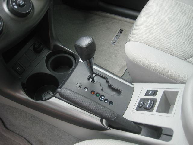 Toyota RAV4 2010 photo 22