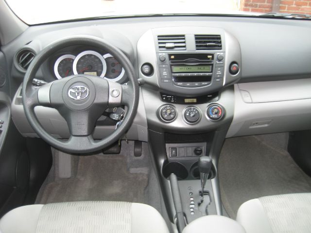 Toyota RAV4 2010 photo 25