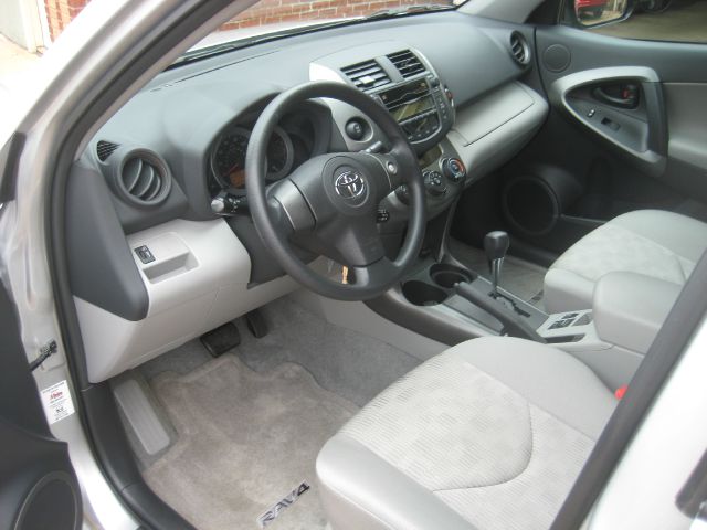 Toyota RAV4 2010 photo 29