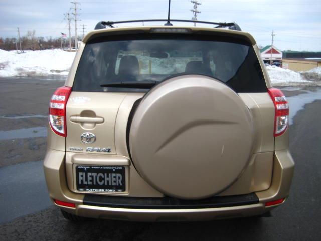 Toyota RAV4 2010 photo 4