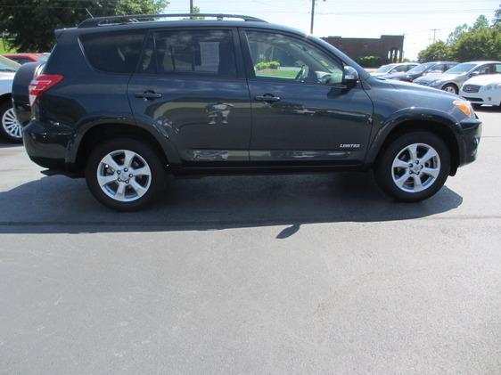 Toyota RAV4 2010 photo 1