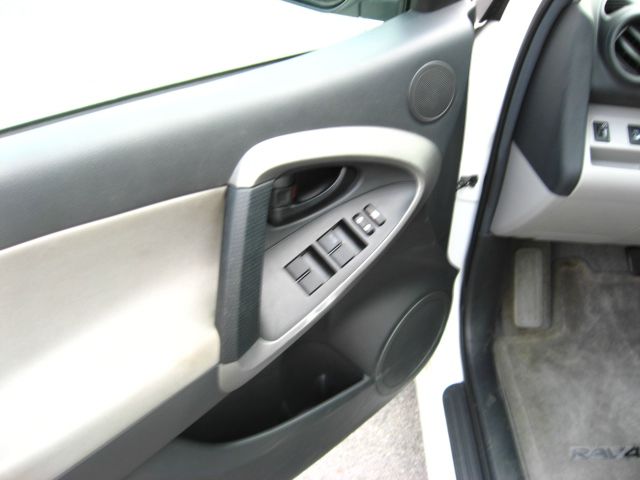 Toyota RAV4 2010 photo 13