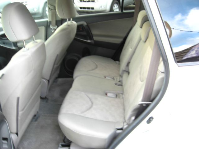 Toyota RAV4 2010 photo 16