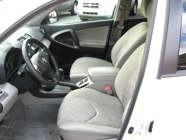 Toyota RAV4 2010 photo 17