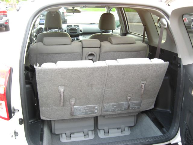 Toyota RAV4 2010 photo 2