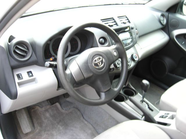 Toyota RAV4 2010 photo 5