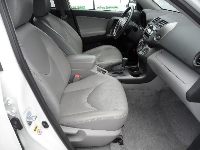 Toyota RAV4 2010 photo 7