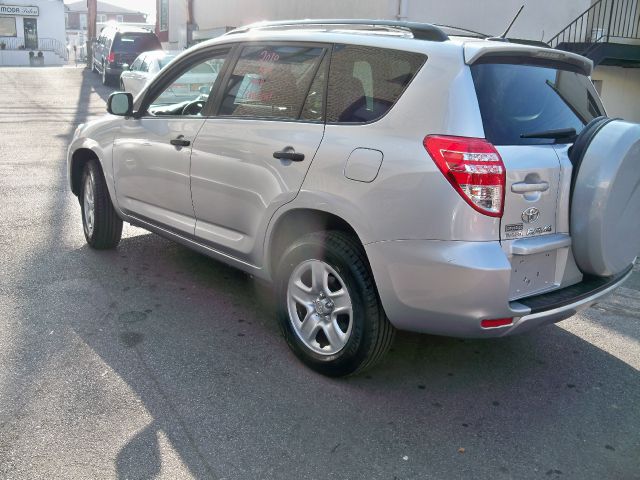 Toyota RAV4 2010 photo 2