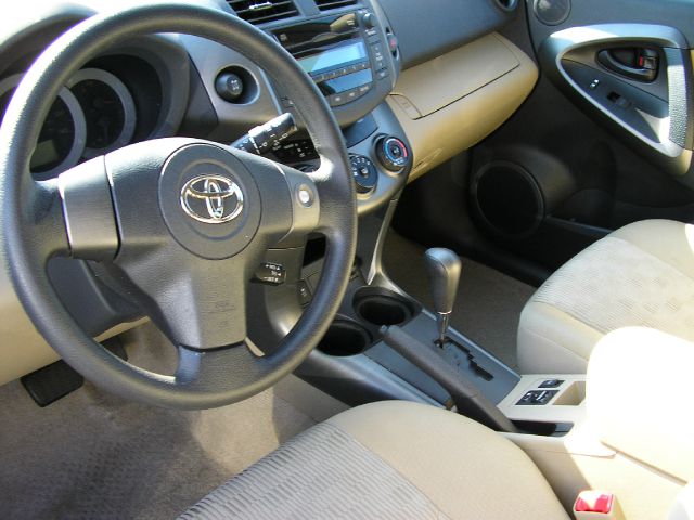 Toyota RAV4 2010 photo 2