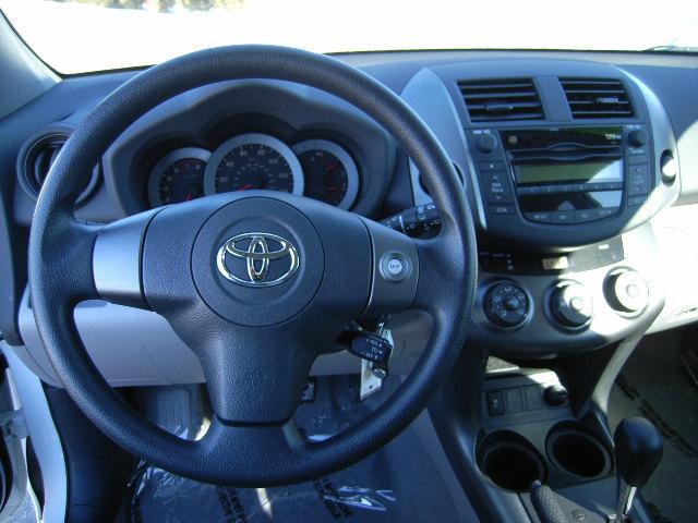 Toyota RAV4 2010 photo 2