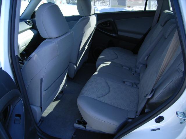 Toyota RAV4 2010 photo 4