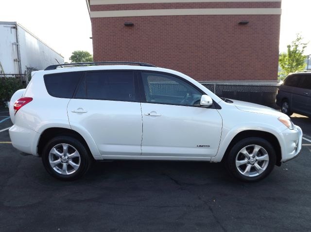 Toyota RAV4 2010 photo 2