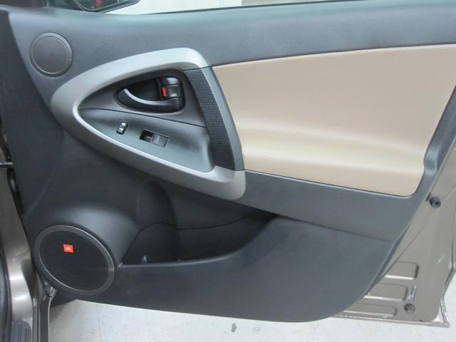 Toyota RAV4 2010 photo 17