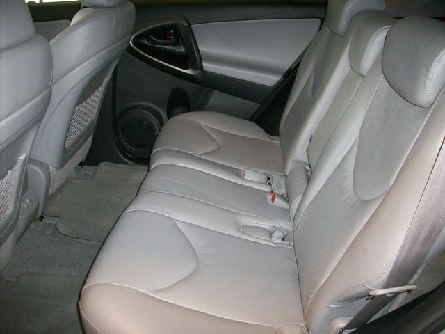 Toyota RAV4 2010 photo 2