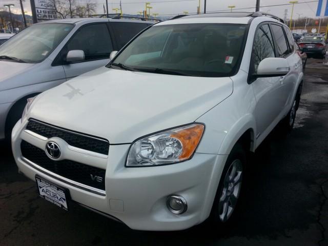 Toyota RAV4 2010 photo 2