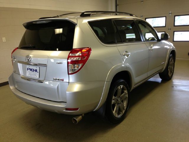 Toyota RAV4 2010 photo 2