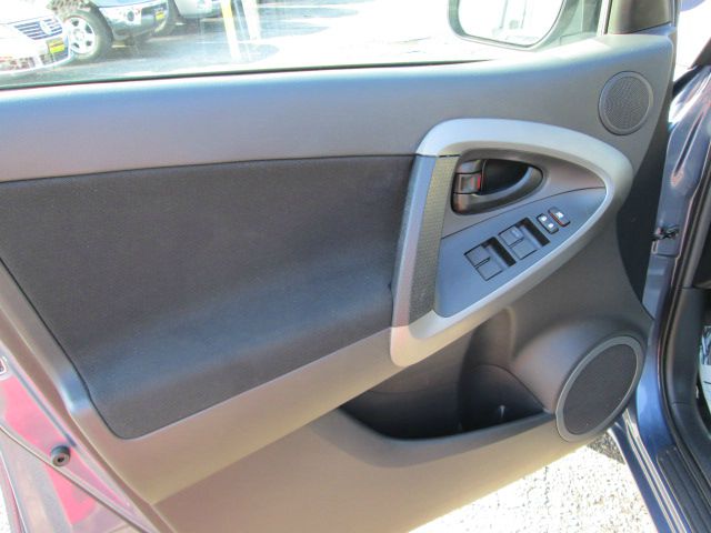 Toyota RAV4 2010 photo 11