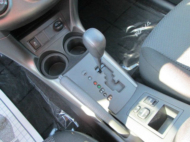 Toyota RAV4 2010 photo 20