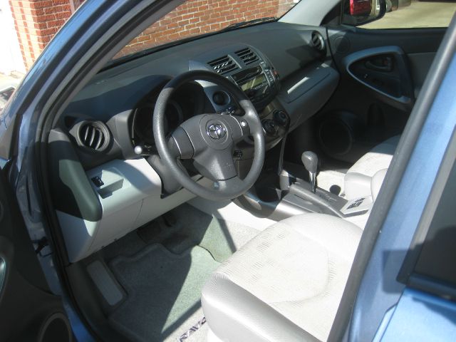 Toyota RAV4 2010 photo 13