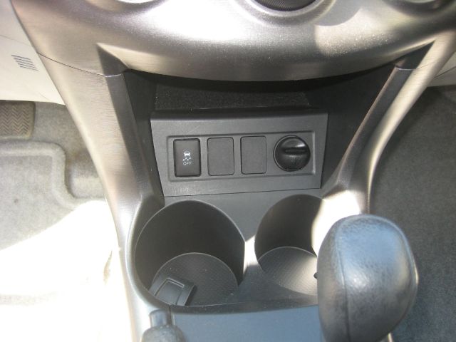 Toyota RAV4 2010 photo 16