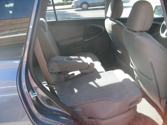 Toyota RAV4 2010 photo 18