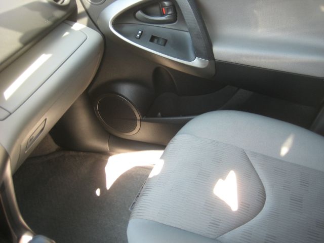 Toyota RAV4 2010 photo 19