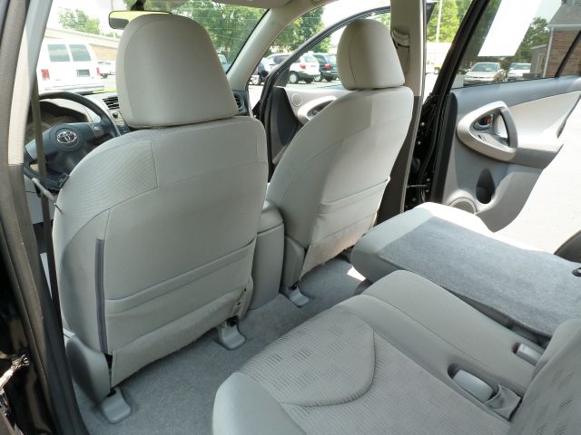 Toyota RAV4 2010 photo 10