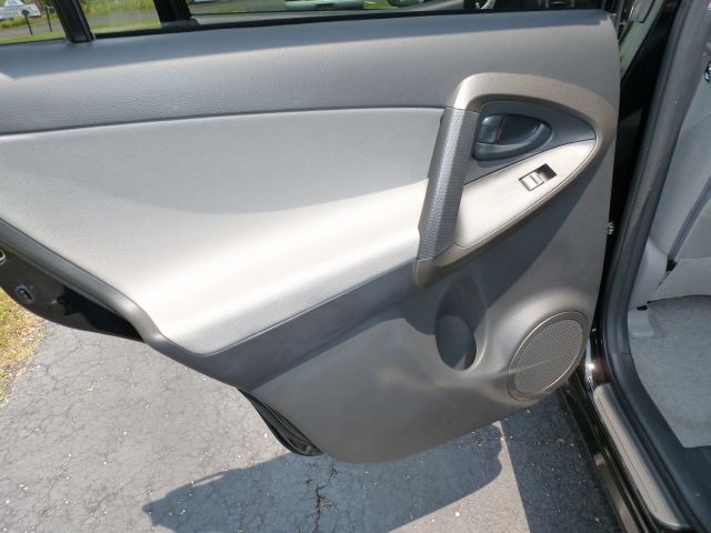 Toyota RAV4 2010 photo 11