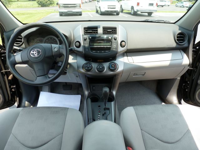 Toyota RAV4 2010 photo 16