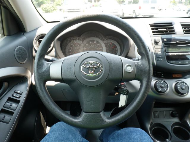 Toyota RAV4 2010 photo 18