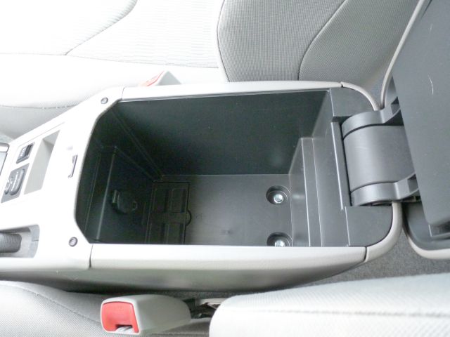 Toyota RAV4 2010 photo 23