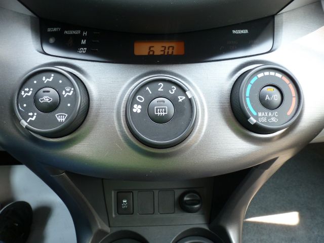 Toyota RAV4 2010 photo 36