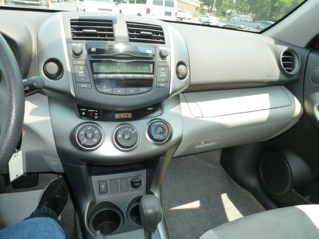 Toyota RAV4 2010 photo 39