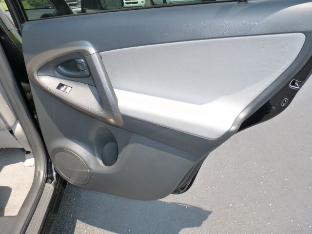 Toyota RAV4 2010 photo 45