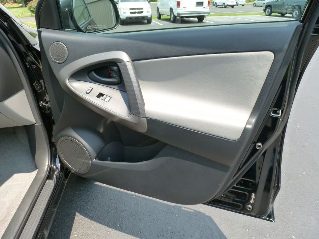 Toyota RAV4 2010 photo 54