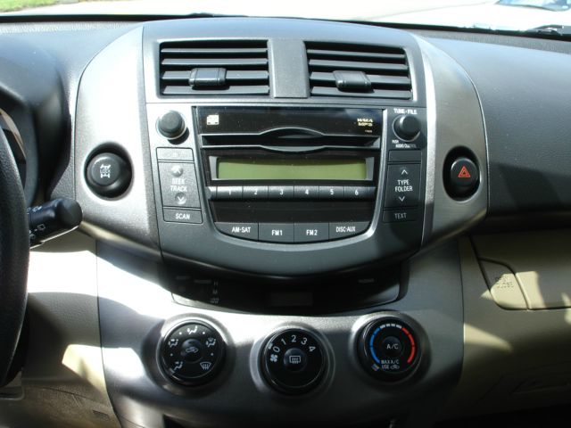 Toyota RAV4 2010 photo 3