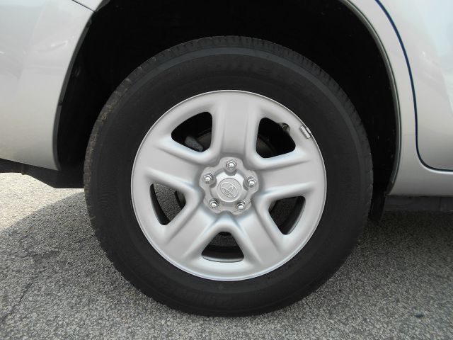 Toyota RAV4 2010 photo 17