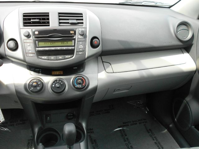 Toyota RAV4 2010 photo 19