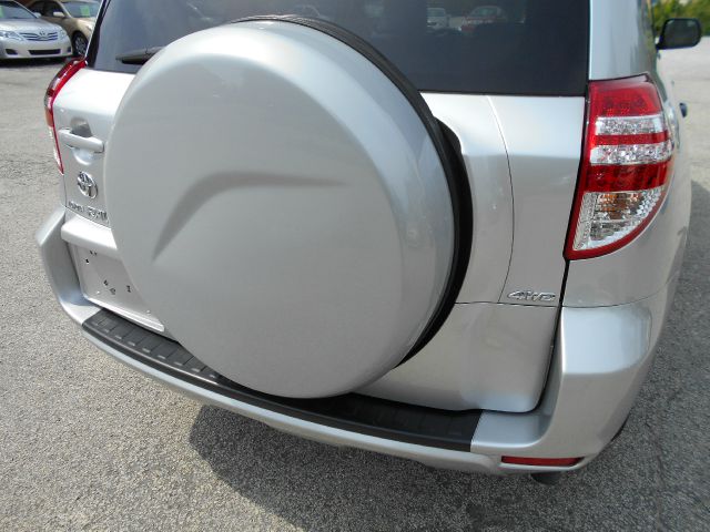 Toyota RAV4 2010 photo 28